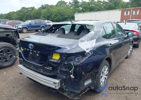 2021 Toyota Camry Le Hybrid z USA, uszkodzony, nr VIN 4T1C31AK8MU552172